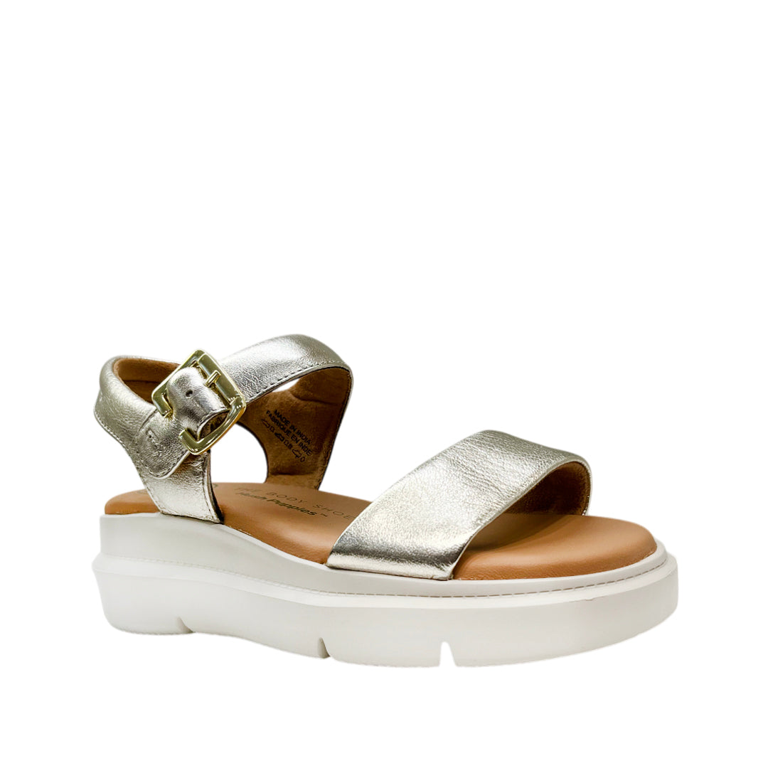 Sandalias flats Uplift QTR para mujer color dorado